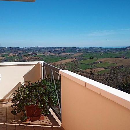 Appartamento Che Vista! Affittacamere Mombaroccio Экстерьер фото